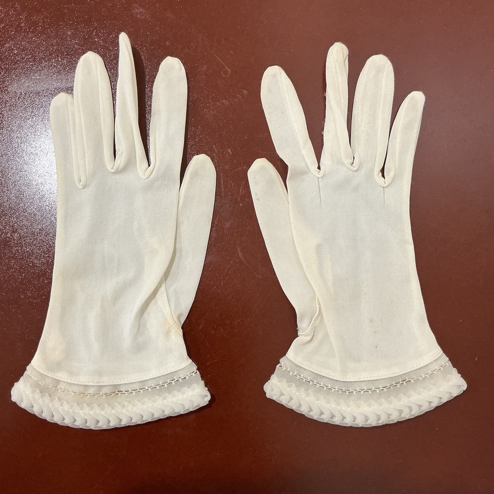 Vintage 1950's White Nylon Wrist Gloves With Ruffle Womens Size Small